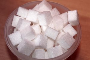A stevia por, cseppek és tabletta előnyei a cukorral szemben